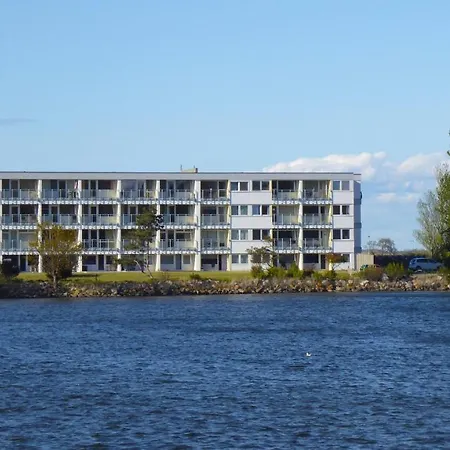 Strandhotel S33-213 *